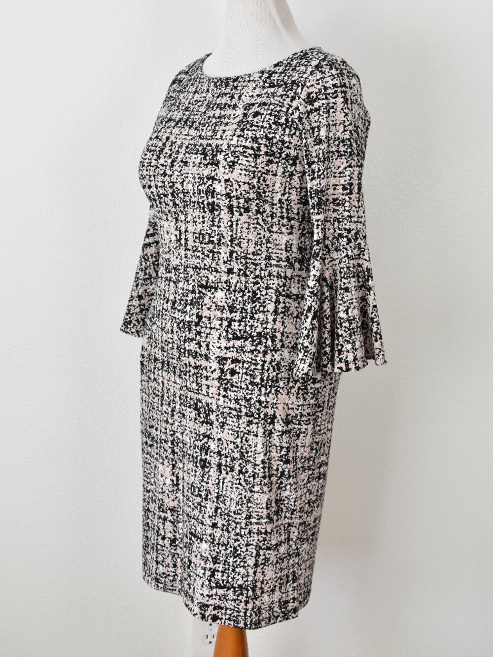 Calvin Klein Plaid Bell Sleeve Dress - 8 - Picture 5 of 10